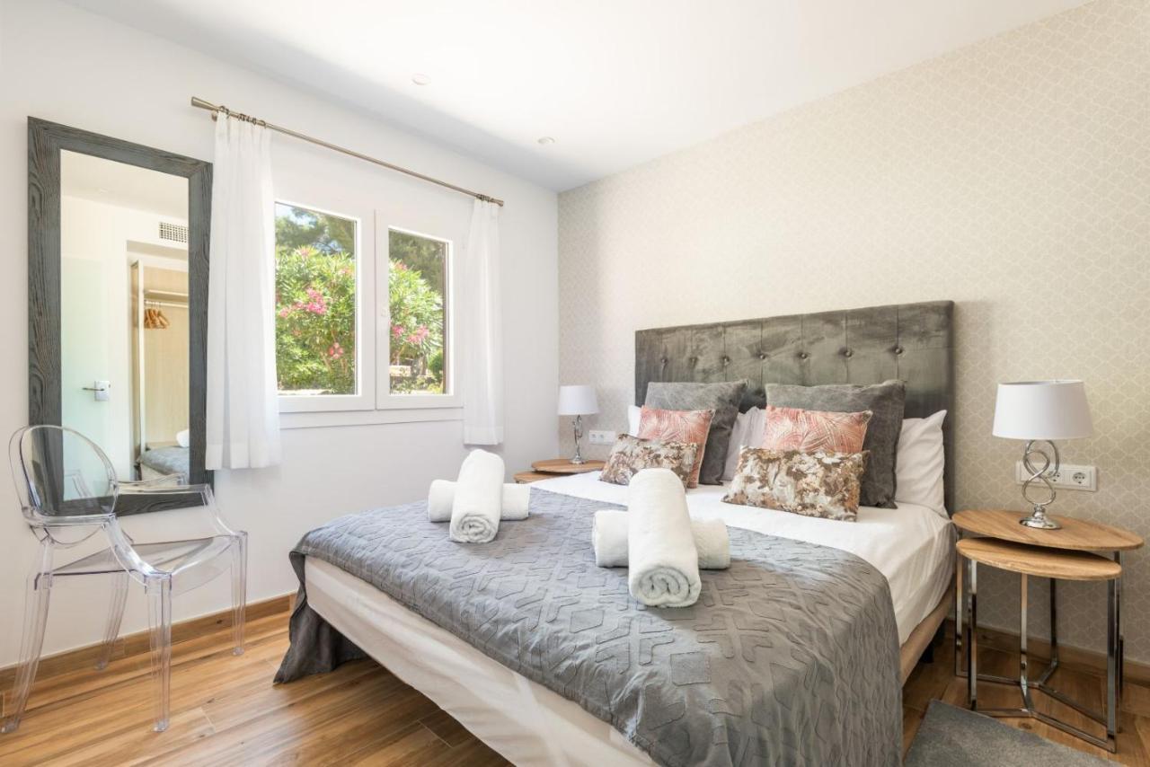 Suites Las Vistas By Menorca Vacations Son Bou Exterior photo